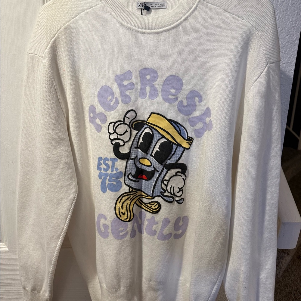Zara White Graphic Crewneck Sweater size Small